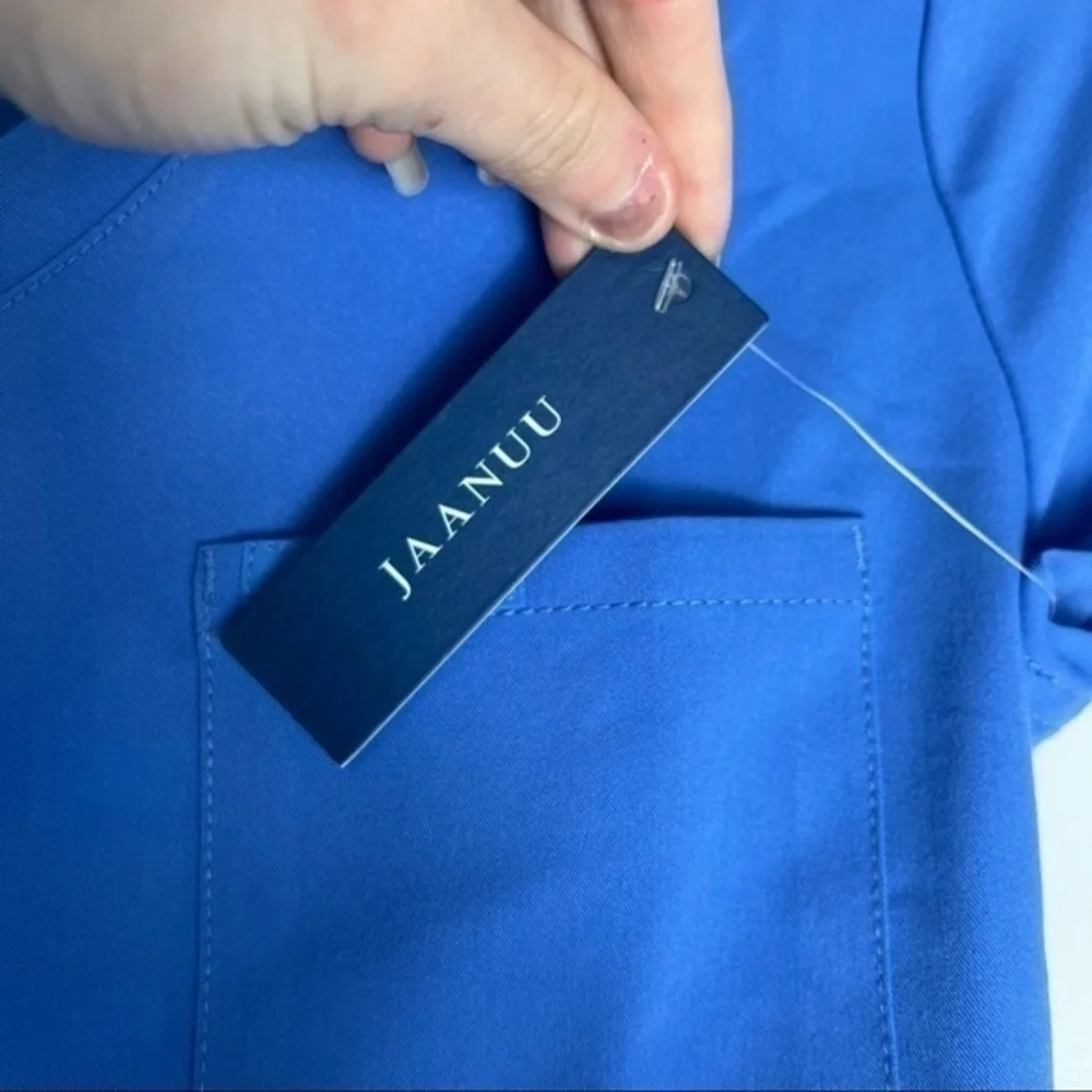 Jaanuu Women's 3-Pocket V-Neck Short Sleeve scrub top size XXS